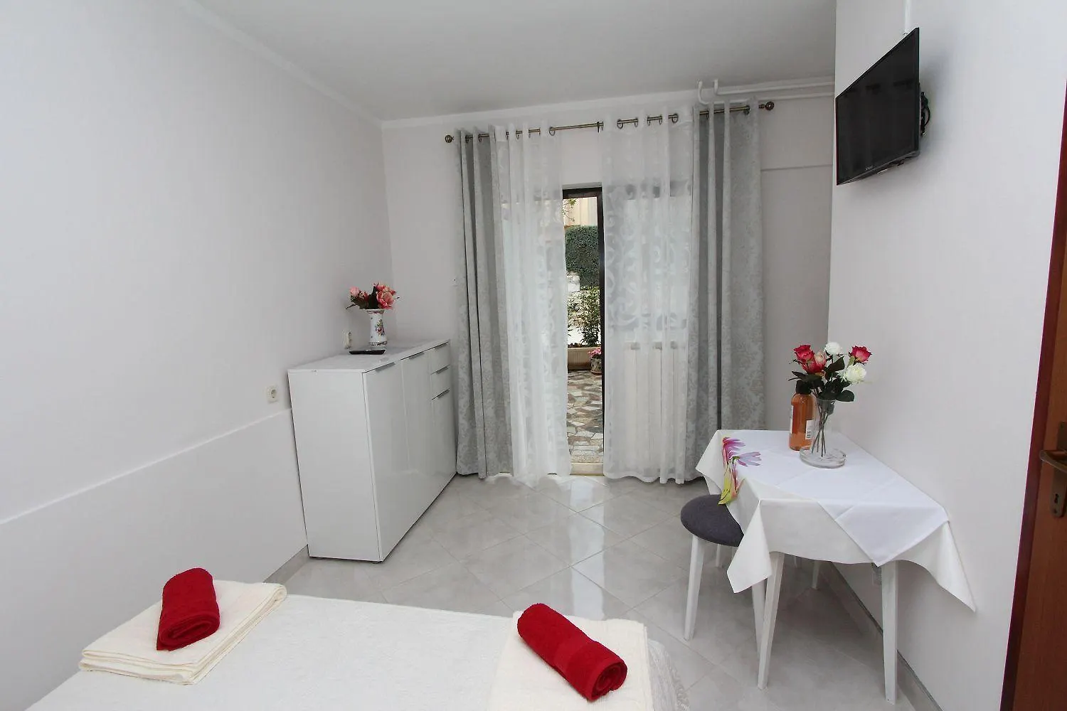 Cozy Studio-Apartment Nur 15 Gehminuten Zum Strand Mit Grillbereich, Terrasse, Wifi Rovinj Apartment