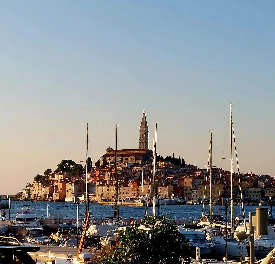 Cozy Studio-Apartment Nur 15 Gehminuten Zum Strand Mit Grillbereich, Terrasse, Wifi Rovinj Croatia